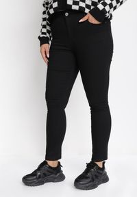 Born2be - Czarne Spodnie Skinny Push Up Teche. Kolekcja: plus size. Kolor: czarny. Materiał: tkanina. Długość: długie. Wzór: gładki