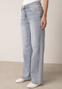 Born2be - Niebieskie Jeansy Szerokie z Wysokim Stanem Ozdobione Przeszyciami Aikaea. Okazja: na co dzień. Stan: podwyższony. Kolor: niebieski. Wzór: aplikacja. Styl: casual, elegancki #4