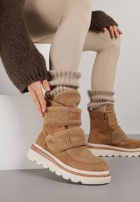 Renee - Brązowe Botki Typu Śniegowce na Platformie z Dwoma Ozdobnymi Rzepami Edarlia. Okazja: na co dzień. Zapięcie: rzepy. Kolor: brązowy. Materiał: jeans. Obcas: na platformie. Styl: elegancki, casual