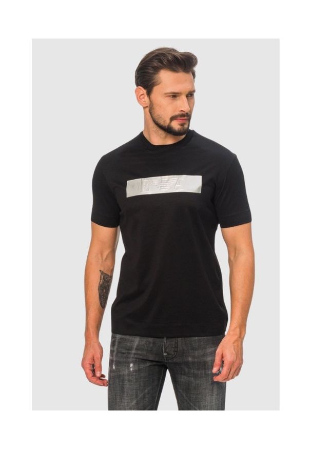 Emporio Armani - EMPORIO ARMANI Czarny t-shirt męski ze srebrnym logo. Kolor: czarny. Materiał: prążkowany. Wzór: aplikacja