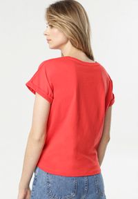 Born2be - Czerwony T-shirt Therial. Kolor: czerwony. Materiał: dzianina. Długość rękawa: krótki rękaw. Długość: krótkie. Wzór: gładki. Styl: klasyczny #3