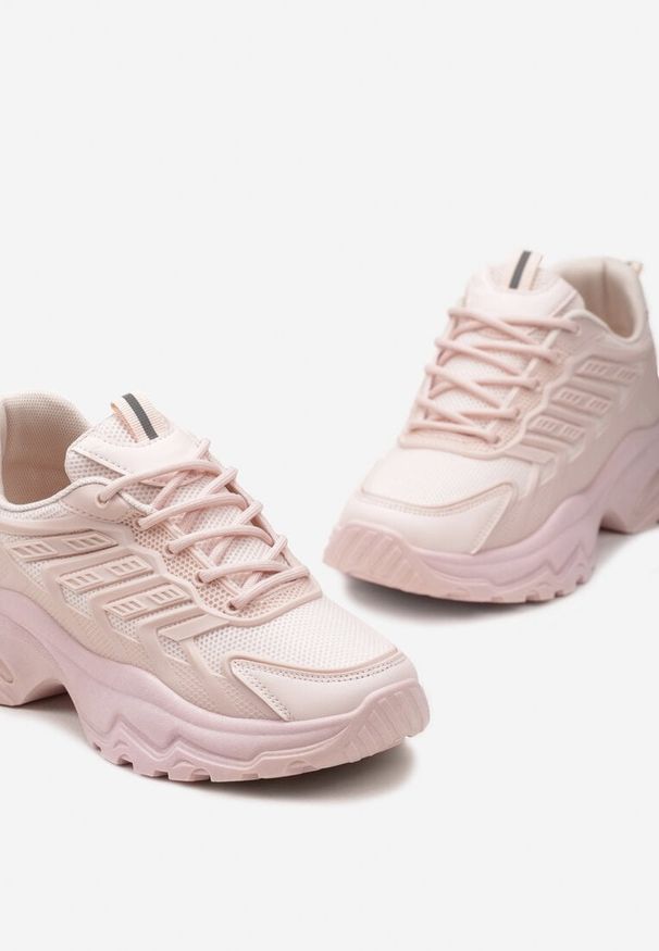 Renee - Różowe Sneakersy na Niskiej Platformie z Ozdobnymi Wstawkami na Cholewce Amrogia. Kolor: różowy. Szerokość cholewki: normalna. Obcas: na platformie