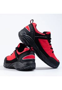 Czerwone buty trekkingowe męskie DK czarne. Kolor: wielokolorowy, czerwony, czarny. Materiał: materiał
