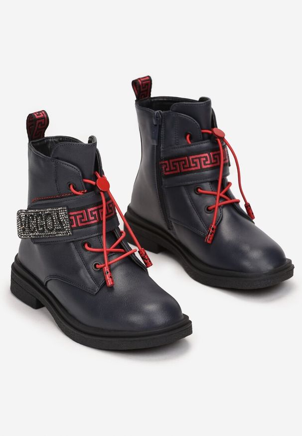 Born2be - Granatowe Botki na Rzep Diomeope. Okazja: na uczelnię, na co dzień. Zapięcie: rzepy. Kolor: niebieski. Materiał: jeans. Wzór: aplikacja. Styl: casual, elegancki