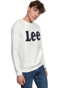 Lee - BLUZA LEE BOUCLE CREW SWS OFF WHITE L81OSOMK. Kolor: biały