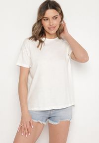 Born2be - Beżowy Klasyczny T-shirt Oversize z Bawełny Zivassa. Okazja: na co dzień. Kolor: beżowy. Materiał: bawełna. Styl: klasyczny