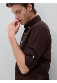 Reserved - Bawełniana koszula slim fit - ciemnobrązowy. Kolor: brązowy. Materiał: bawełna #1