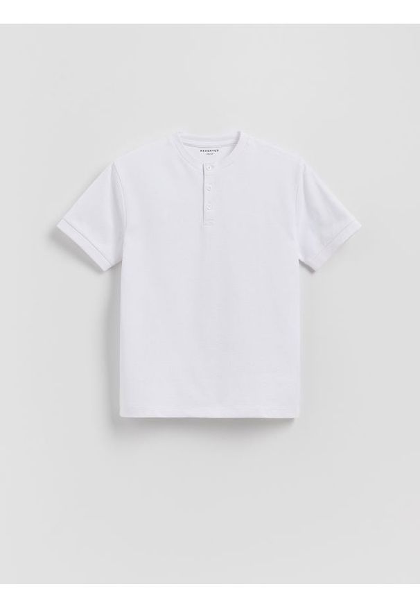 Reserved - Bawełniany t-shirt henley - biały. Typ kołnierza: typu henley. Kolor: biały. Materiał: bawełna