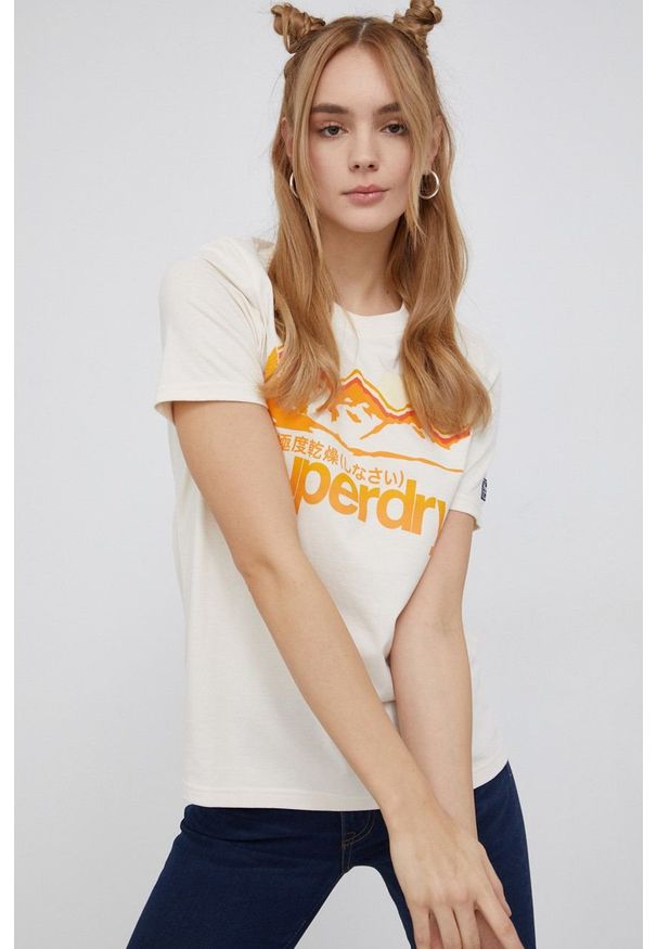 Superdry T-shirt damski kolor kremowy. Okazja: na co dzień. Kolor: beżowy. Wzór: nadruk. Styl: casual