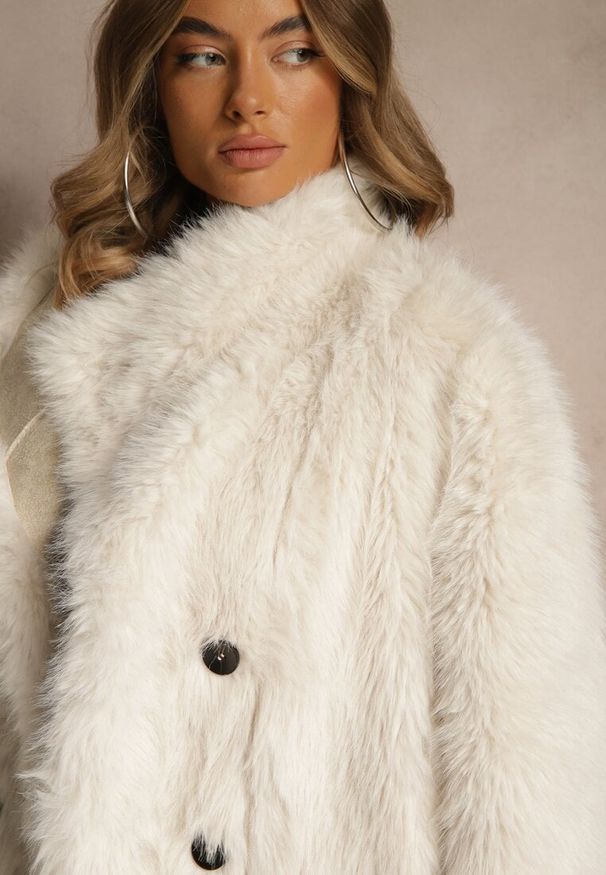 Renee - Beżowy Dwurzędowy Płaszcz Futerko o Dwustronnym Kroju z Kołnierzem Nalaneva. Okazja: na co dzień, na imprezę. Kolor: beżowy. Materiał: futro. Styl: klasyczny, casual, elegancki