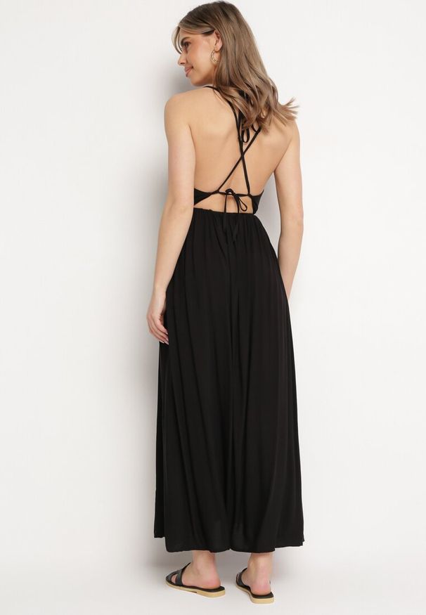 Born2be - Czarna Sukienka Wiskozowa Rozkloszowana z Wiązaniem na Szyi Frines. Okazja: na imprezę. Kolor: czarny. Materiał: wiskoza. Wzór: aplikacja. Sezon: lato. Typ sukienki: rozkloszowane. Styl: elegancki