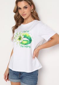 Born2be - Biało-Zielony T-shirt z Bawełny z Ozdobnym Printem Xarilla. Kolor: zielony. Materiał: bawełna. Wzór: nadruk. Sezon: lato #2