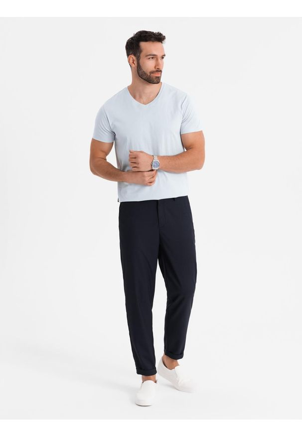 Ombre Clothing - Klasyczna męska bawełniana koszulka z dekoltem w serek BASIC – jasnoszara V23 - Rozmiar: M. Typ kołnierza: dekolt w serek. Kolor: szary. Materiał: bawełna. Styl: klasyczny
