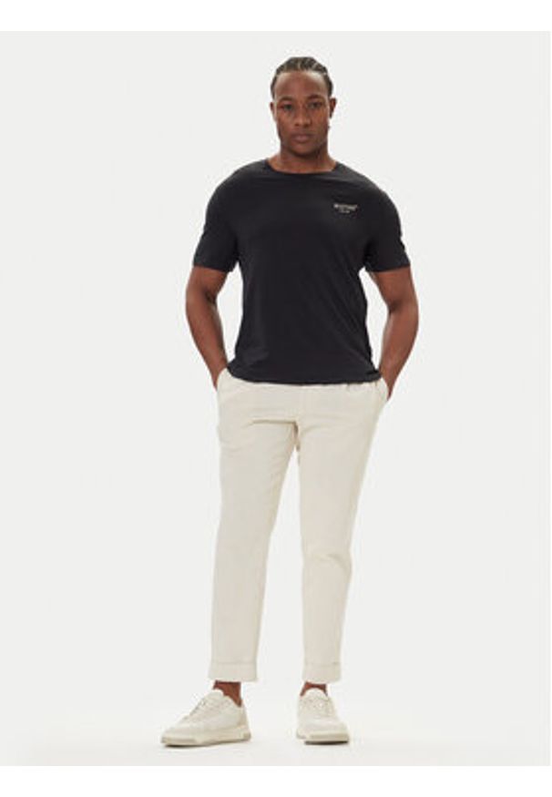 Mustang T-Shirt Austin 1016857 Czarny Regular Fit. Kolor: czarny. Materiał: bawełna