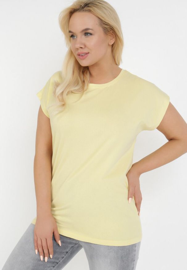 Born2be - Żółty T-shirt Astrissis. Kolekcja: plus size. Kolor: żółty. Materiał: bawełna, elastan. Wzór: aplikacja