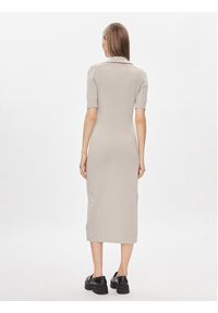 Calvin Klein Sukienka dzianinowa K20K206519 Beżowy Regular Fit. Kolor: beżowy. Materiał: bawełna