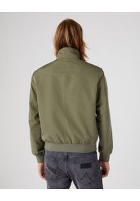 Wrangler - WRANGLER HARRINGTON JACKET MĘSKA KURTKA PRZEJŚCIOWA DUSTY OLIVE W481WWX45