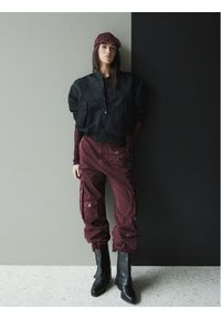 G-Star RAW - G-Star Raw Spodnie materiałowe Cargo 3D D27025-D388 Fioletowy Boyfriend Fit. Kolor: fioletowy. Materiał: bawełna