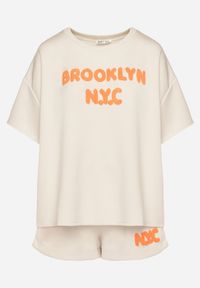 Born2be - Beżowy Komplet Oversize z Wiskozą T-shirt i Szorty z Nadrukiem Liravella. Kolor: beżowy. Materiał: wiskoza. Wzór: nadruk #5