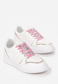 Born2be - Biało-Szampańskie Sneakersy z Błyszczącymi Wstawkami i Dekoracyjnym Sznurowaniem Horustia. Kolor: biały, złoty #3