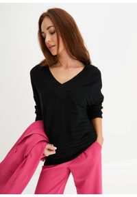 bonprix - Sweter oversize w prążek. Kolor: czarny. Długość: długie. Wzór: prążki