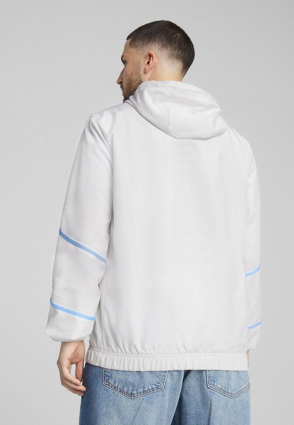 Puma - Męska tkana kurtka przedmeczowa Malmö FF PUMA White Team Light Blue. Kolor: biały, wielokolorowy, niebieski. Wzór: nadruk