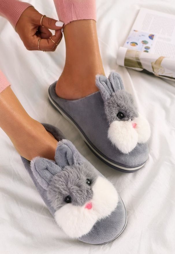 Renee - Szare Kapcie Chloraleia. Okazja: na co dzień. Zapięcie: bez zapięcia. Kolor: szary. Materiał: dresówka, welur, materiał. Wzór: aplikacja. Styl: casual