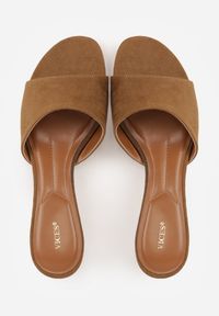 Renee - Ciemnobeżowe Klapki VICES na Obcasie Typu Kaczuszka z Imitacji Drewna Sacredgem. Okazja: do pracy. Kolor: beżowy. Materiał: jeans. Obcas: na obcasie. Wysokość obcasa: średni #5