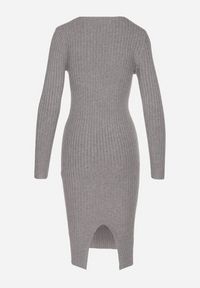 Born2be - Szara Prążkowana Sukienka z Wełną i Kaszmirem o Dopasowanym Kroju z Dekoltem w Serek Vaimanae. Okazja: na co dzień. Typ kołnierza: dekolt w serek. Kolor: szary. Materiał: wełna, prążkowany, kaszmir. Długość rękawa: długi rękaw. Sezon: zima, jesień. Typ sukienki: dopasowane. Styl: casual #5