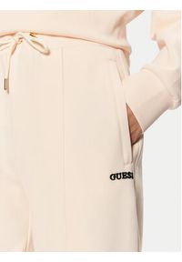 Guess Spodnie materiałowe V5RB01 KCLD1 Écru Regular Fit. Materiał: syntetyk, bawełna #3