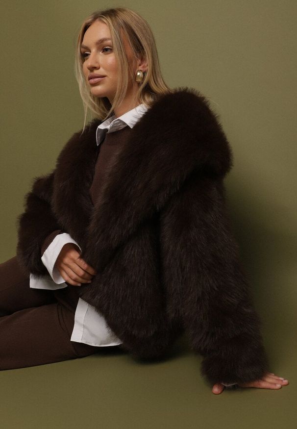 Born2be - Brązowa Kurtka Futerko z Kapturem i Kieszeniami Acantte. Okazja: na co dzień. Typ kołnierza: kaptur. Kolor: brązowy. Materiał: futro. Styl: casual, elegancki