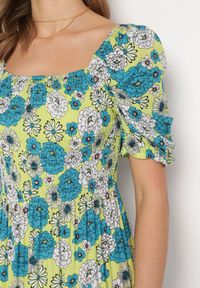 Born2be - Zielono-Niebieska Wiskozowa Sukienka Midi z Gumkami Przy Dekolcie i Wzorem w Kwiaty Alonvaria. Okazja: na spacer, na imprezę. Kolor: zielony. Materiał: wiskoza. Wzór: kwiaty. Sezon: wiosna, lato. Długość: midi #3