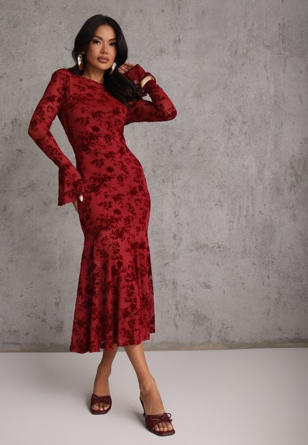 Renee - Czerwona Wieczorowa Sukienka VICES z Siateczki z Kwiatowym Wzorem z Weluru Azinene. Kolor: czerwony. Materiał: welur. Wzór: kwiaty. Typ sukienki: oversize. Styl: wizytowy