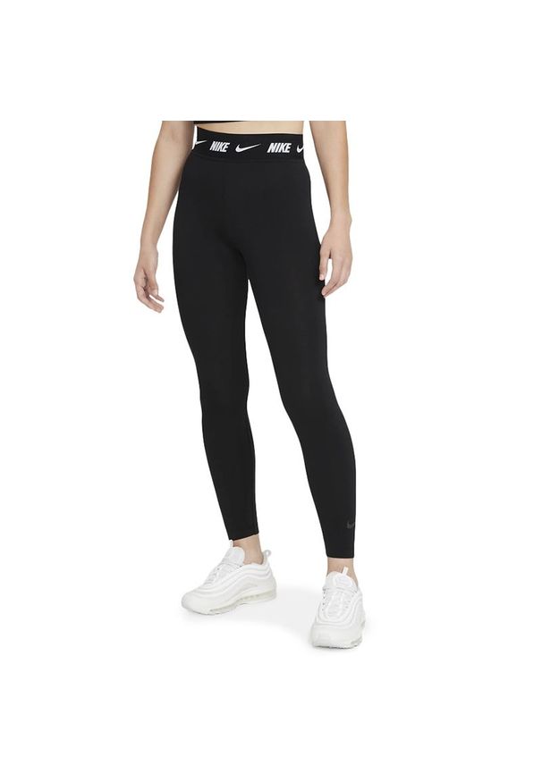 Legginsy Nike Sportswear Club DM4651-010 - czarne. Stan: podwyższony. Kolor: czarny. Materiał: bawełna, poliester. Sport: fitness