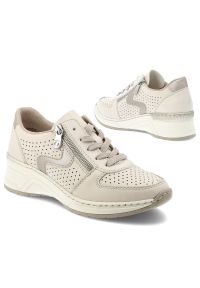 Sneakersy damskie Rieker, cholewka perforowana sznurowanie zamek z boku wzmocniony nosek niski profil kontrastowe wstawki miękka wyściółka stabilna k. Okazja: na spacer, na co dzień. Zapięcie: sznurówki. Kolor: beżowy. Materiał: jeans. Szerokość cholewki: normalna. Styl: elegancki, casual, sportowy #6