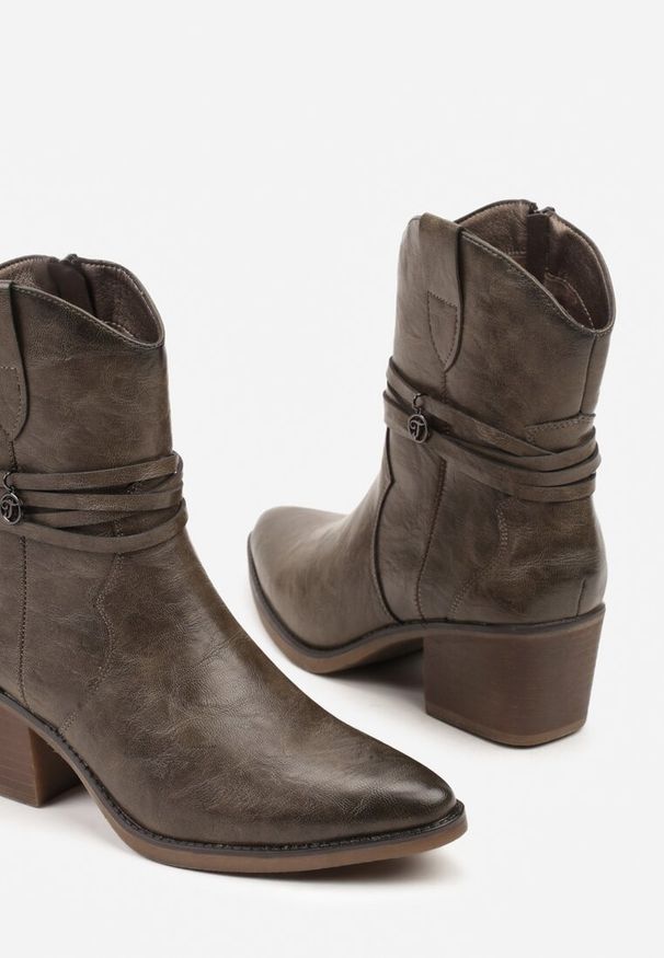 Born2be - Ciemnobeżowe Botki w Stylu Kowbojek na Stożku Zdobione Rzemykiem Mionadia. Okazja: na co dzień. Kolor: beżowy. Materiał: jeans, zamsz. Wzór: aplikacja. Sezon: zima, jesień. Obcas: na stożku. Styl: casual, boho. Wysokość obcasa: średni