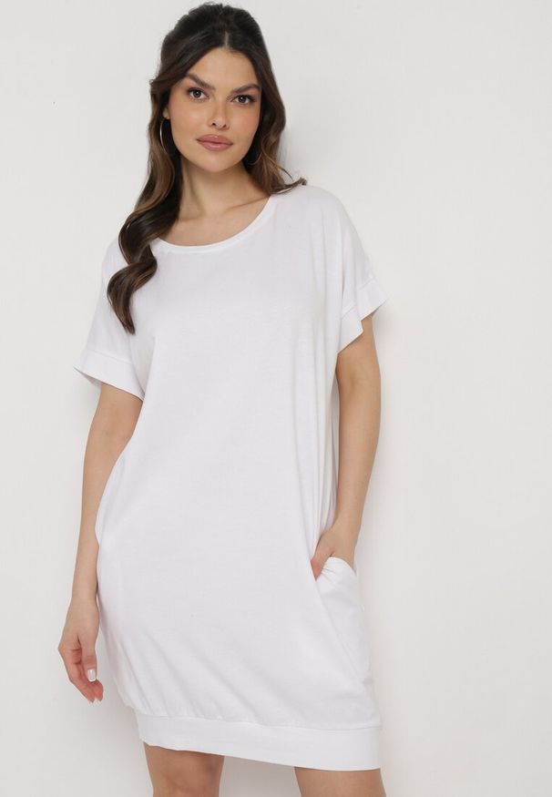 Born2be - Biała Pudełkowa Sukienka T-shirtowa o Krótkim Kroju Orlella. Kolor: biały. Sezon: lato