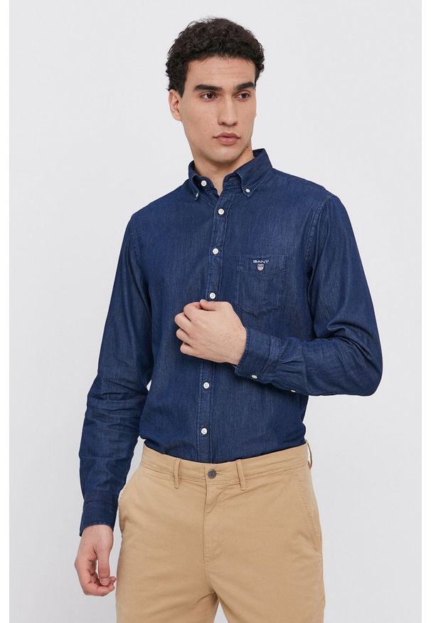 GANT - Gant Koszula bawełniana jeansowa męska kolor granatowy regular z kołnierzykiem klasycznym. Typ kołnierza: button down, kołnierzyk klasyczny. Kolor: niebieski. Materiał: bawełna, jeans. Długość rękawa: długi rękaw. Długość: długie. Styl: klasyczny