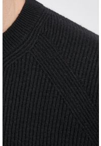 Sisley Sweter z domieszką wełny męski kolor czarny. Okazja: na co dzień. Kolor: czarny. Materiał: wełna. Długość rękawa: długi rękaw. Długość: długie. Styl: casual