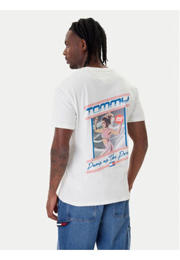Tommy Jeans T-Shirt Poster DM0DM22541 Biały Regular Fit. Kolor: biały. Materiał: bawełna