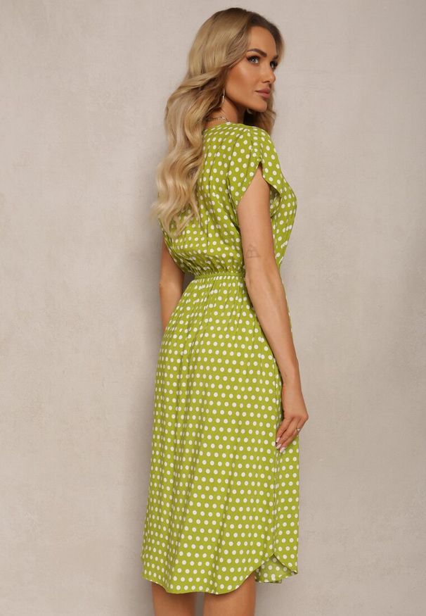 Renee - Jasnozielona Sukienka z Bawełny o Rozkloszowanym Kroju z Gumką w Talii Emilla. Okazja: na spotkanie biznesowe, do pracy, na co dzień. Kolor: zielony. Materiał: bawełna. Długość rękawa: krótki rękaw. Typ sukienki: rozkloszowane. Styl: elegancki, casual, biznesowy