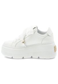 CheBello - Sneakersy damskie Chebello, model na podwyższonej platformie z cholewką ze skóry naturalnej, wiązany szerokimi tasiemkami, z masywną podeszwą o wyraź. Okazja: na co dzień. Kolor: biały. Materiał: skóra. Szerokość cholewki: normalna. Wzór: grochy. Obcas: na platformie. Styl: sportowy, klasyczny, elegancki, casual #8