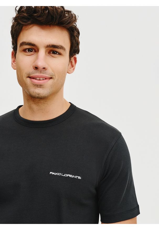 Pako Lorente - PAKO LORENTE – Czarny t-shirt męski. Kolor: czarny, niebieski, biały. Materiał: bawełna