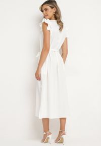 Born2be - Biała Sukienka Wiązana w Pasie z Rękawem z Falbanką z Rozcięciami i Cyrkoniami Fernesta. Okazja: do pracy. Typ kołnierza: kołnierz z falbankami. Kolor: biały. Wzór: aplikacja. Styl: wizytowy, elegancki #7