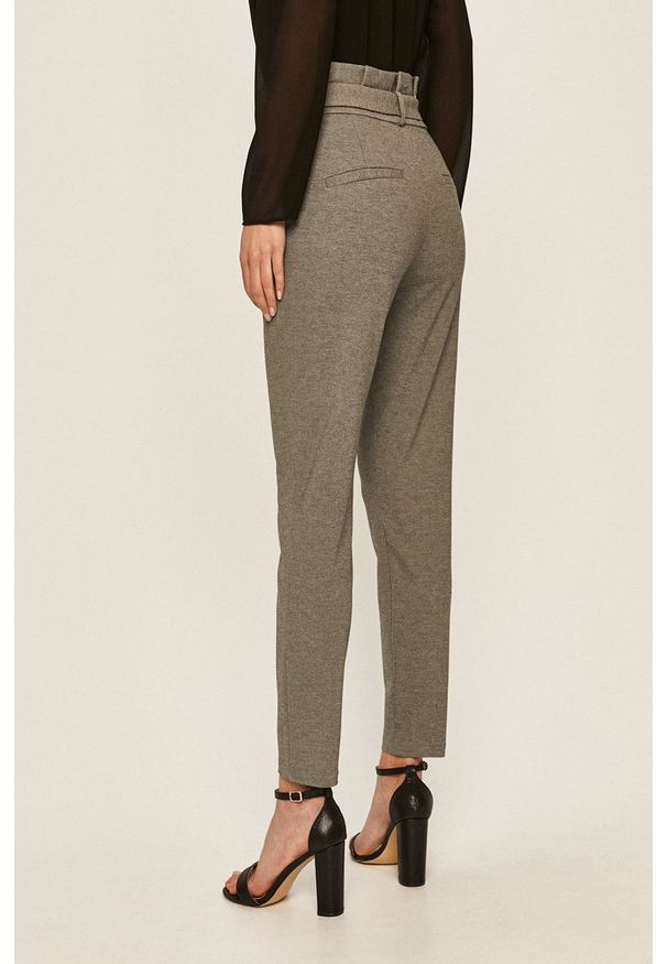 Vero Moda Spodnie damskie kolor szary proste high waist. Okazja: na co dzień. Stan: podwyższony. Kolor: szary. Styl: casual