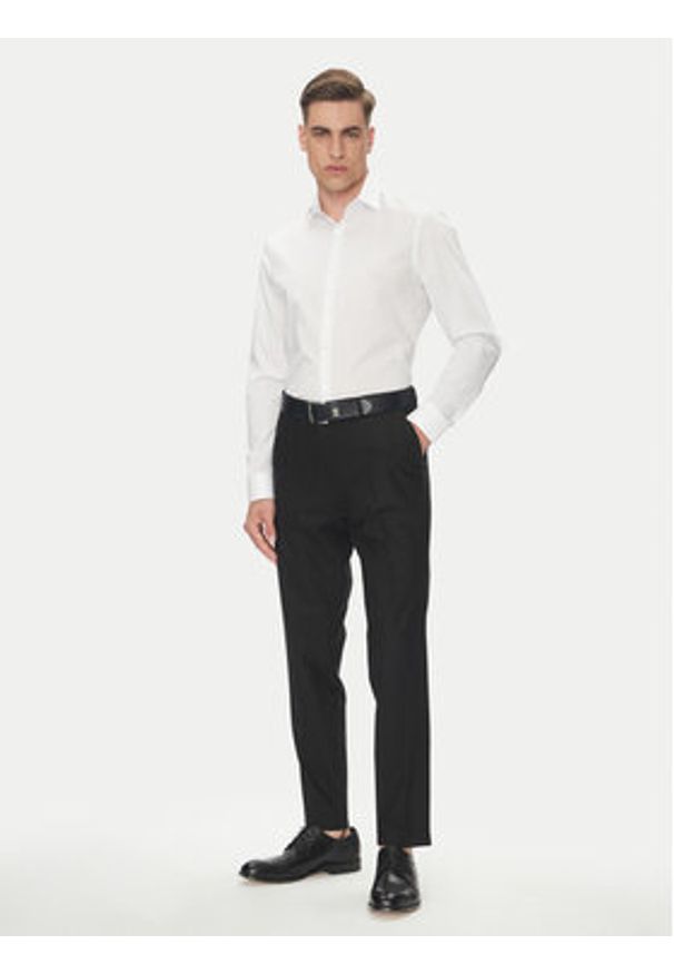 Calvin Klein Koszula Essential LV019EU000 Biały Slim Fit. Kolor: biały. Materiał: bawełna
