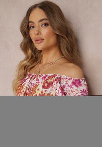 Renee - Biało-Różowa Rozkloszowana Sukienka Midi Hiszpanka z Gumką w Talii z Bawełny w Kwiaty Bienne. Okazja: na co dzień. Typ kołnierza: dekolt hiszpanka. Kolor: różowy. Materiał: bawełna. Wzór: kwiaty. Typ sukienki: proste. Styl: casual. Długość: midi #2