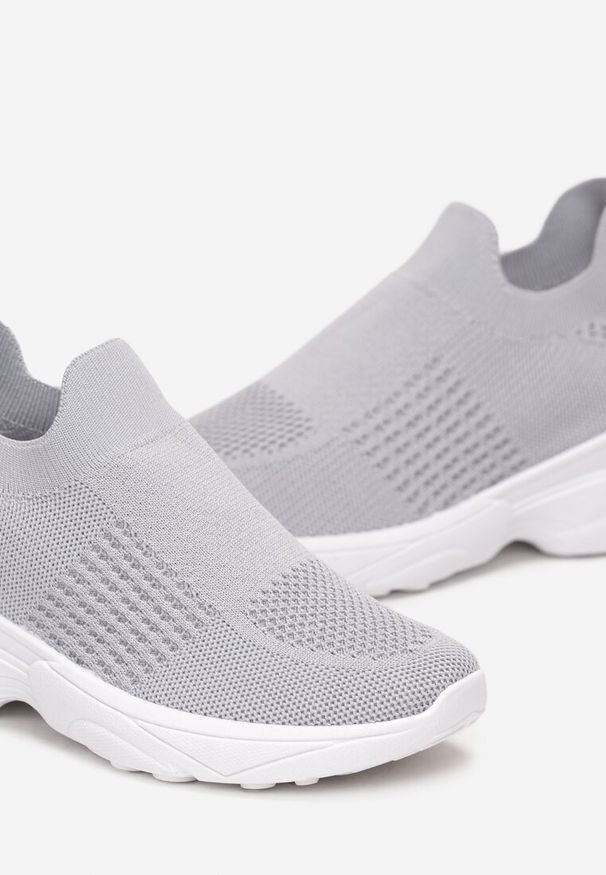 Born2be - Szare Buty Sportowe na Grubej Podeszwie z Elastyczną Cholewką Tyla. Zapięcie: bez zapięcia. Kolor: szary. Szerokość cholewki: normalna. Sezon: wiosna, lato