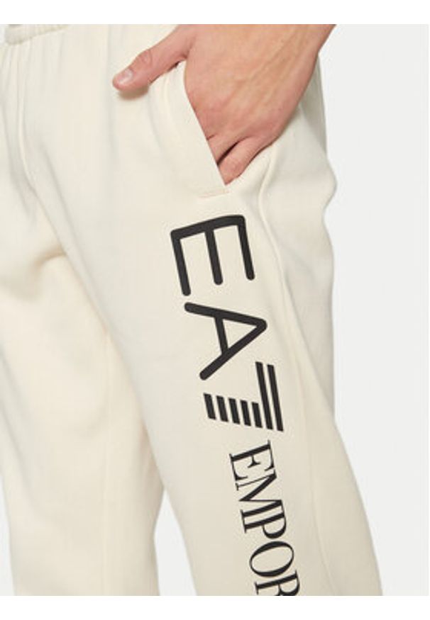 EA7 Emporio Armani Spodnie dresowe 8NPPB5 PJ07Z 1713 Beżowy Regular Fit. Kolor: beżowy. Materiał: bawełna