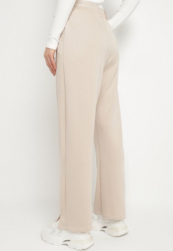 Born2be - Beżowe Dresowe Spodnie o Szerokim Kroju z Wysokim Stanem ze Sznurkiem Zaliona. Stan: podwyższony. Kolor: beżowy. Materiał: dresówka. Styl: sportowy, elegancki, klasyczny